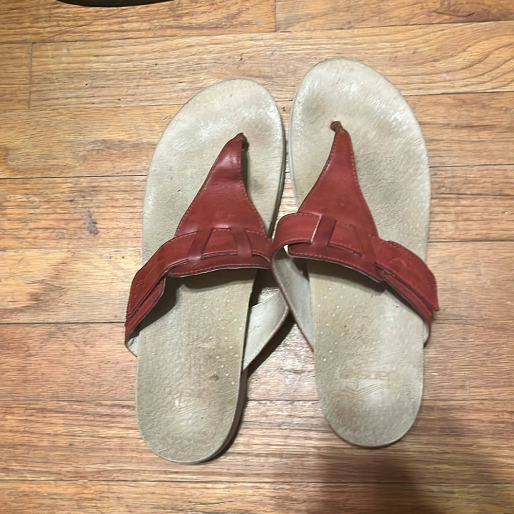 Dansko Cece Burnished Calf Leather Comfort Thong Sandal Shoes Red size 42 NEW